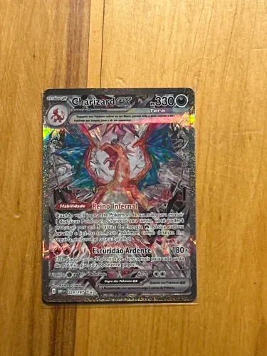 Carta Pokémon Charizard (223/197)