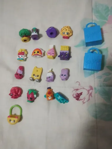 Shopkins lote com 17 unidades