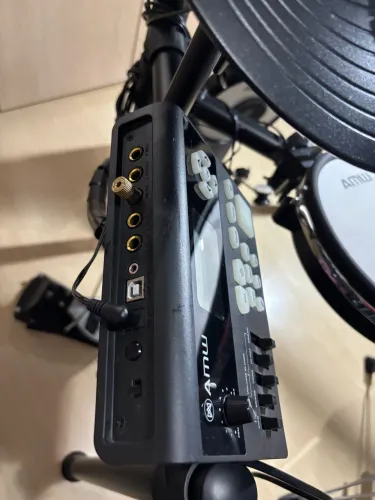 Bateria AMW novinha a preço de desapego