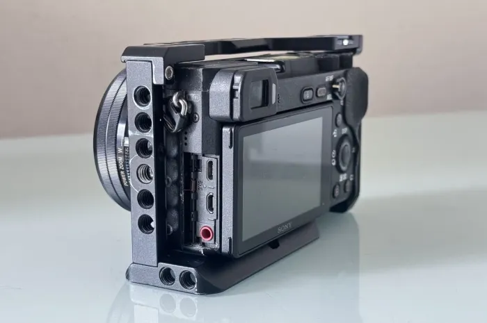 Sony Alpha 6500 - 82 mil clicks.