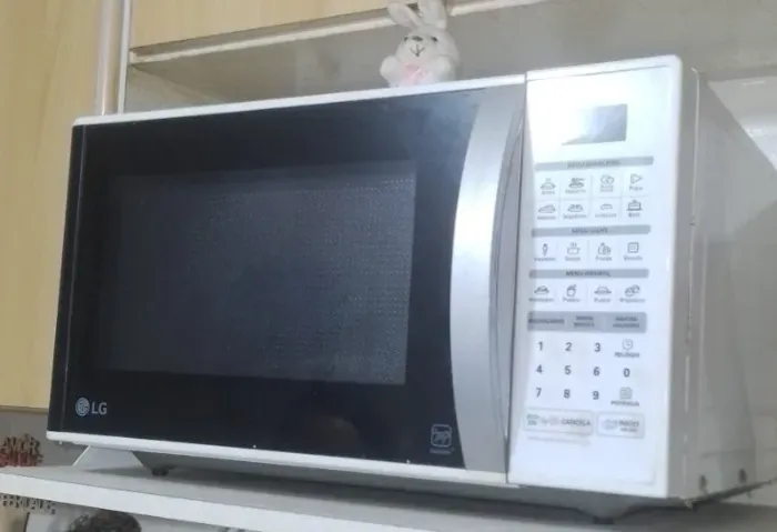 Forno Micro-Ondas LG -- 127V - Mod. MS3042B - 30 Lts