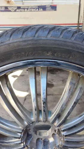 Roda 22/pneu 265/40 r22 a furação aqui mesmo oito furos