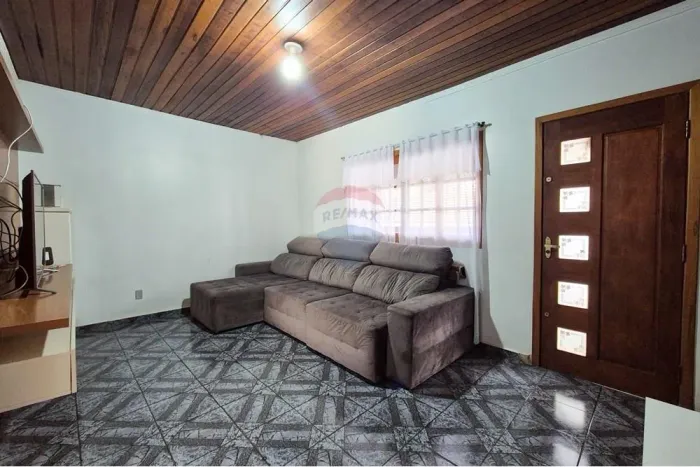 Casa com 4 quartos à venda na Cohab 1 em Botucatu - SP.