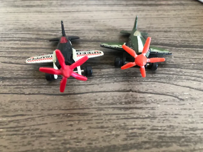 aviões de brinquedo hot Wheels