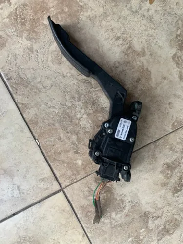 Pedal acelerador eletronico c/sensor sandero/logan 1,6 8v original