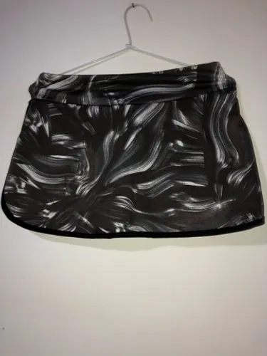 Shorts saia feminino G marca Yees Collection 