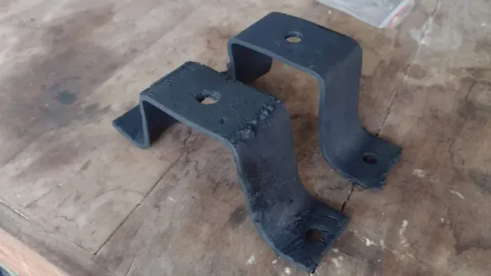 Suporte da caçamba de lata no chassis 