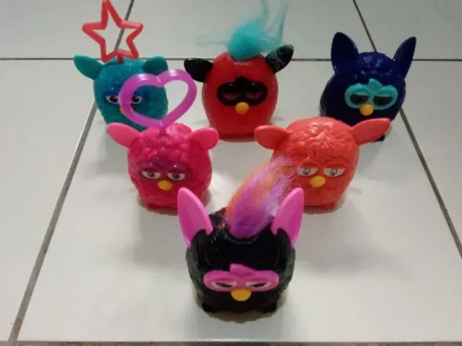 Coleção Furby Macdonald mclanche feliz 2014