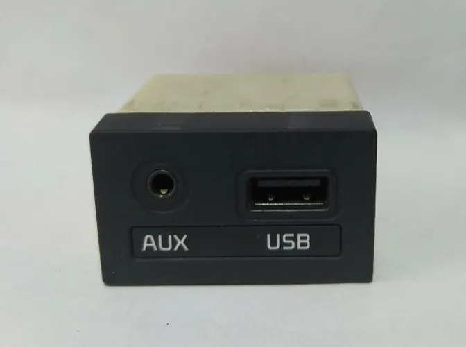 Tomada Plug Aux e Usb Kia Cerato 2014/2017 96120a7000