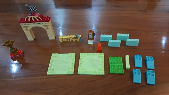 Brinquedo montar mega bloks Disney carros