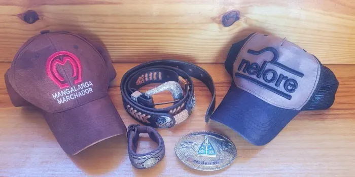 Cinto Country, bonés Nelore, Mangalarga e fivela