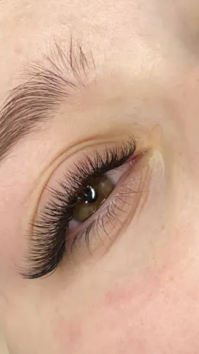 Promoção de Alongamento de cílios.