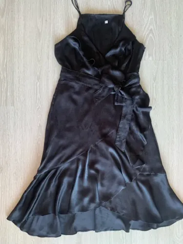 Vestido Acetinado Preto Babado