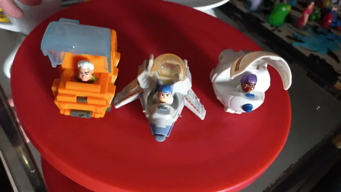 Lote McDonalds com 3 miniaturas do Buzz Lightyear Disney