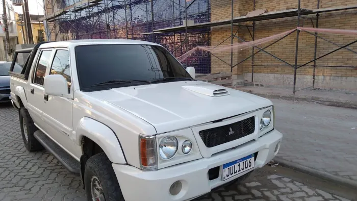 Mitsubishi L200 GLS 2.5 4X4 CD Diesel 2001