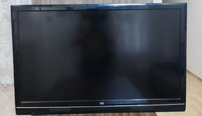 TV 43 polegadas LCD com aparelho que converte para Smart TV