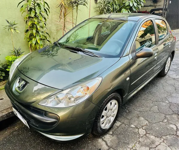 Peugeot 207 XR 1.4 8v flex completo 2010