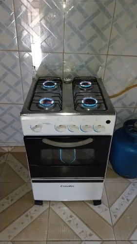 FOGÃO ESMALTEC EXELENTE COM TODAS AS BOCAS NOVAS