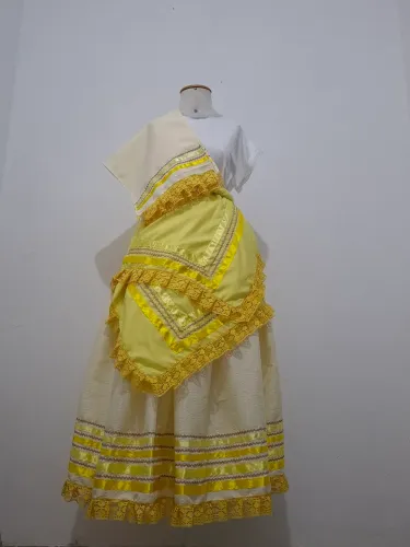 Conjunto de saia, torço e pano da costa, roupa de axé 