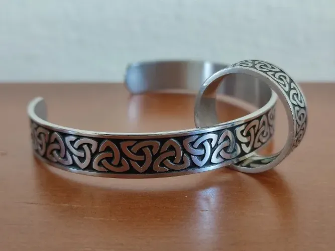 Bracelete e Anel com Símbolos Triqueta - Aço Inoxidável