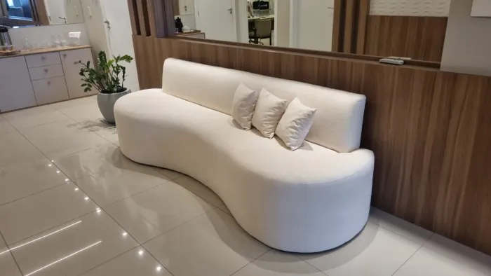 Sofás modelo orgânico encosto reto om 2.70m