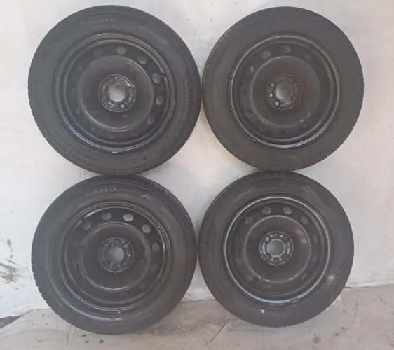 Jogo de rodas FIAT 185/60/15 Pirelli (pneus ótimos)