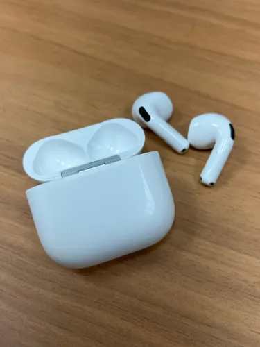 Air Pods 4 com cancelamento de ruídos