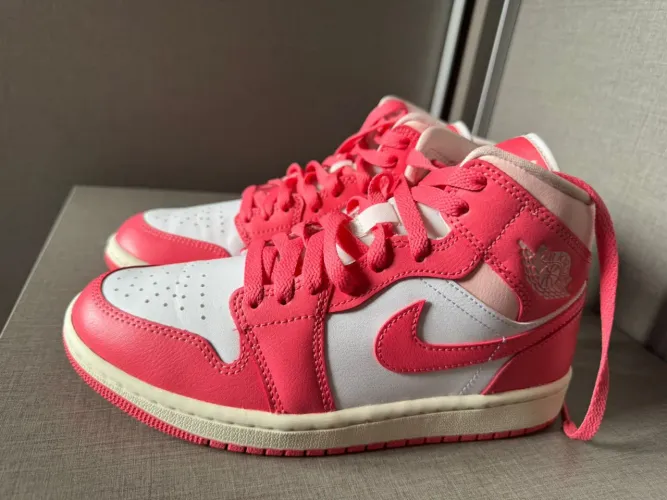 Nike Air Jordan 1 Mid Feminino (ORIGINAL)