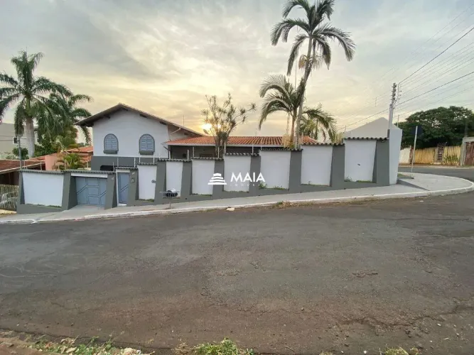 Casa à venda no bairro Frei Eugênio