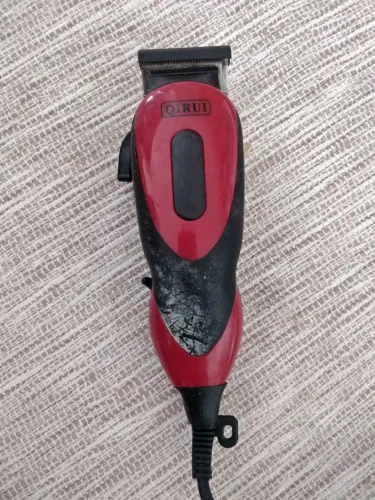 Qirui Máquina para cortar Cabelo (110v)