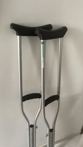 Par de Muleta Axilar até 130kg Tam M 