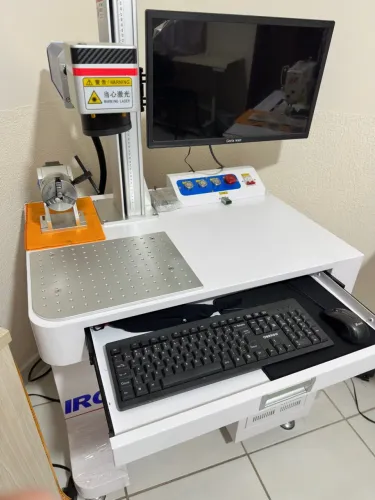 Máquina de Gravação a Laser Fiber 30W Desktop