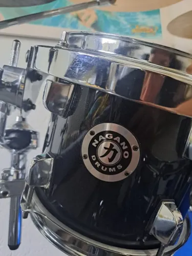 Tom Avulso 08" Nagano Concert Lacquer Series Black 8x7" com sistema flutuante