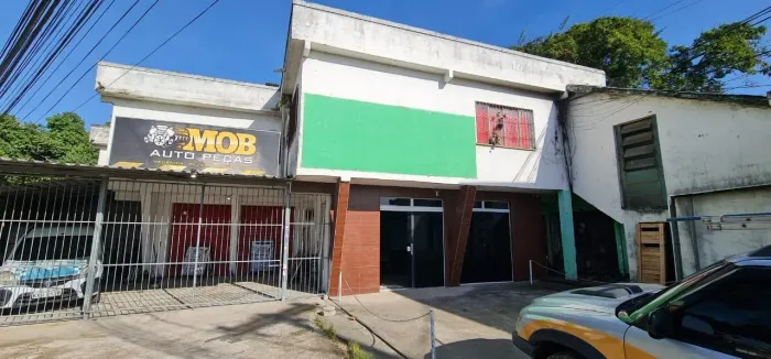 Loja as margens da Rodovia Amaral Peixoto 