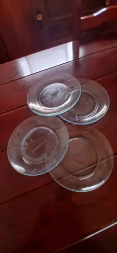 Pratos de vidro transparente de sobremesa