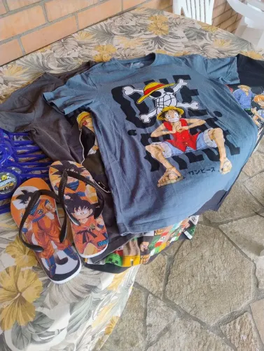Camisetas Marca Piticas " One Piece Pirate" (3) Minecraft (1) - Tamanho "P" e Brindes