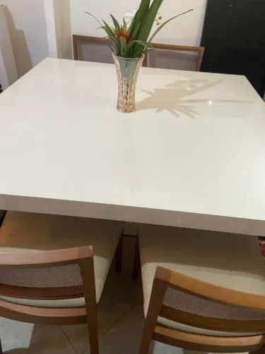 Mesa  de Laca e cadeiras  de Palha conjunto 