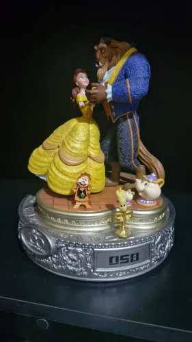 Bela e a Fera 1/10 Iron Studios Disney 100 anos com acessórios 