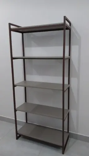 Prateleira estilo industrial