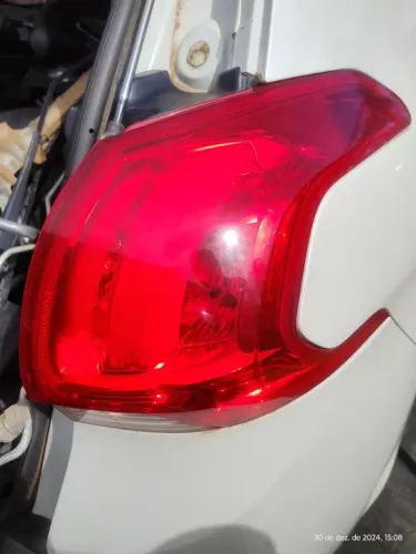 F lanterna Peugeot 2008 ano 2017