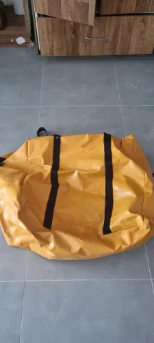 Bolsa em lona impermeável com alça para transporte