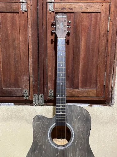 Vendo um violão Waldemar canhoto semi novo lindo é ele $ 650
