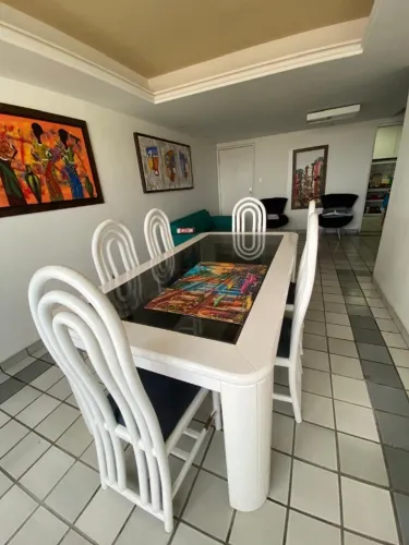 Mesa de jantar com 6 cadeiras + buffet (aparador)