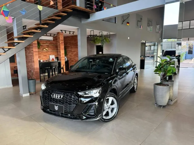 Audi Q3 SPB Perf. Black 2.0 TFSI Tipt. Quat. 2023