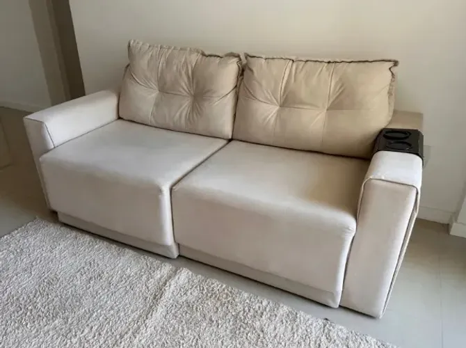 Sofá semi novo - 1.85 de largura, retrátil