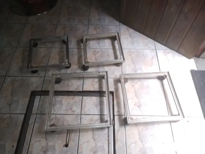 Bases para Vasos de plantas ou cachepot em alumínio com rodizio - 4 peças