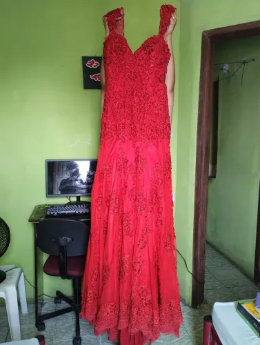 Vestido Vermelho de Festa Bordado a mão