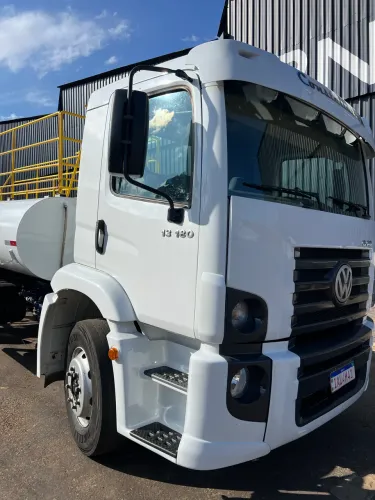 Caminhão pipa VW 13.180 Constellation 10.000 lts