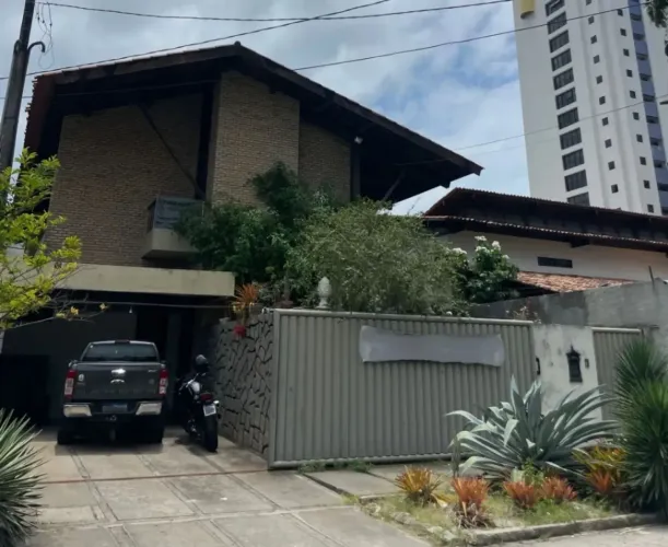 Casa Triplex à Venda em João Pessoa/PB no Jardim Oceania | 350 m² | 4 Suítes | 4 Vagas de