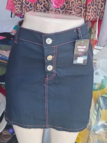 Saia Jeans Preta com Detalhes em Vermelho